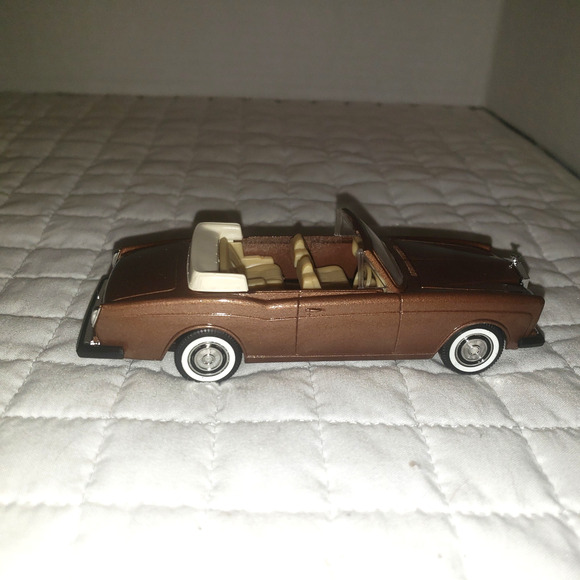 Solido Rolls Royce Corniche Classic Scale Model Car with Clear Display Case. - Picture 1 of 10